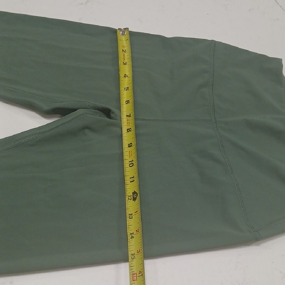 Green Activewear Set Gentle Used Sz Small - Picture 8 of 12